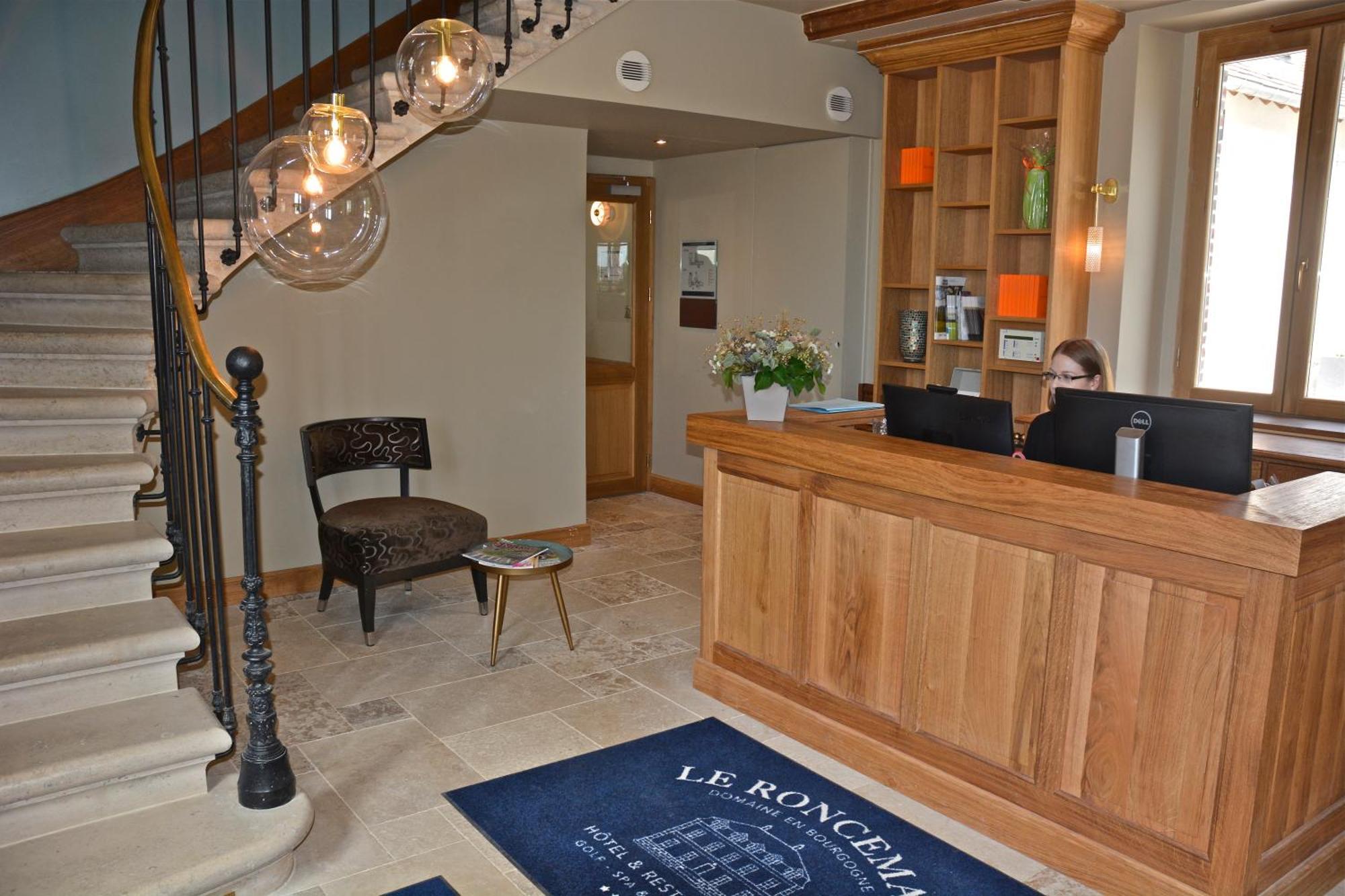 Domaine Du Roncemay - Hotel, Restaurants, Spa & Golf Aillant-sur-Tholon Exterior foto